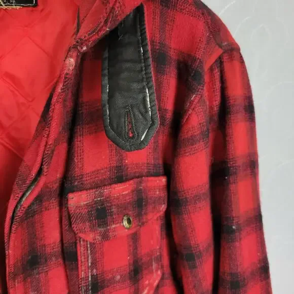 Woolrich Mens Coat Red Black Buffalo Plaid Lined Quilted Hunting Jacket Mackinaw